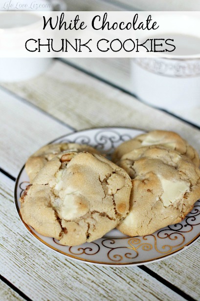 White Chocolate Chunk Cookies - this is a family dessert that everyone will really love!