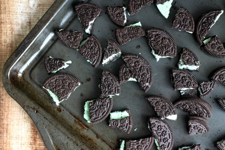 Chocolate Dipped Mint Oreos are an easy no-bake St. Patrick's Day dessert!