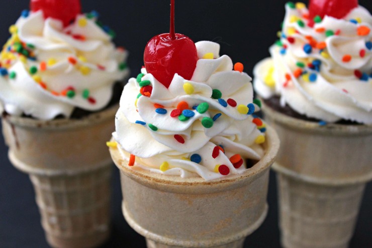 These Ice Cream Cone Look A-Like Cupcakes are a cute dessert kids and adults will both enjoy. Who wouldn't love an adorable cupcakes disguised as an ice cream cone?