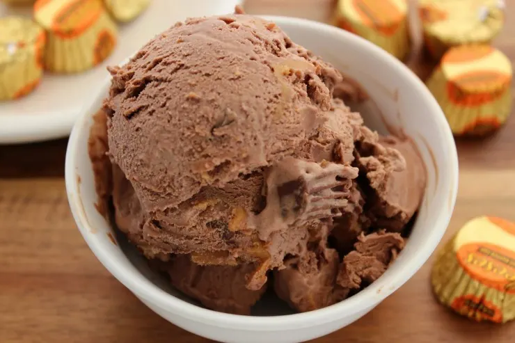 This Peanut Butter Cup Ice Cream is no-churn and deliciously decadent - a perfectly frozen summer dessert recipe.