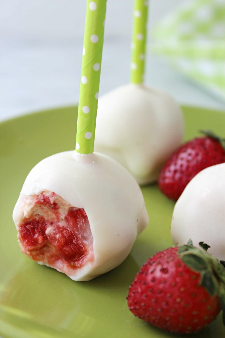 This Strawberry Shortcake Cake Pops Recipe results in the most amazing summery cake pops you have ever eaten. Perfect for a summer dessert!