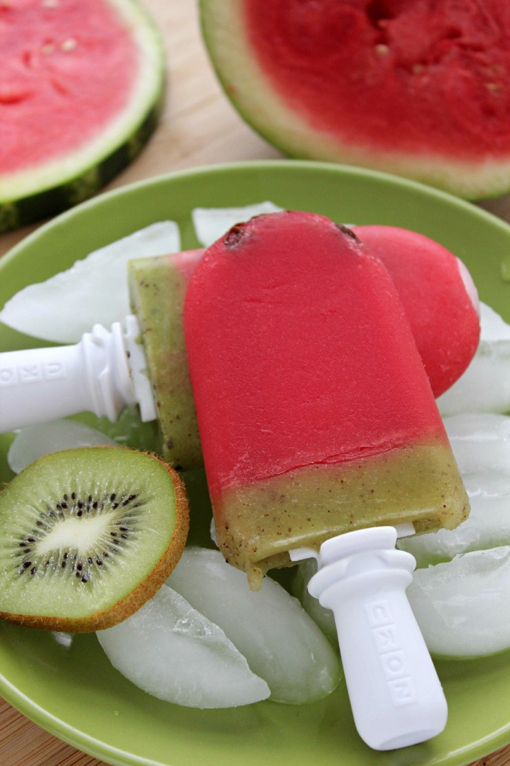 These super delicious and healthy Watermelon Kiwi Popsicles are made with only 3 ingredients! Kids will love these fun & cute treats!