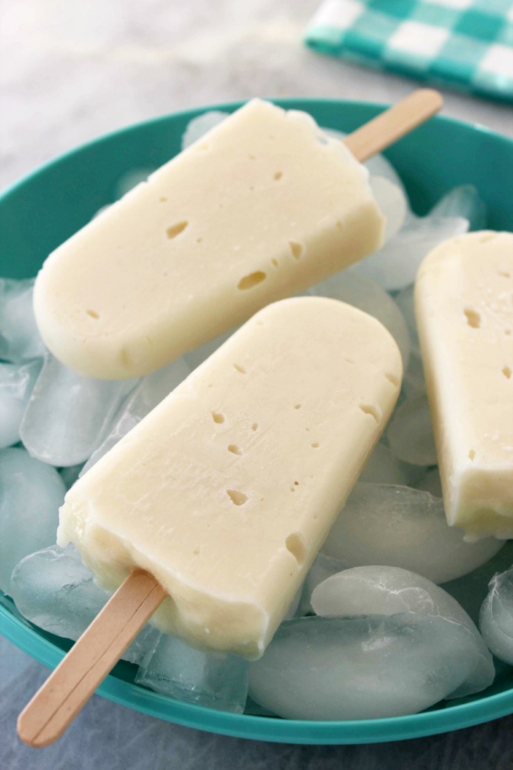 This Recipe for Egg-Free Vanilla Pudding Pops is full of cool creamy flavour, perfect for a hot summer day!
