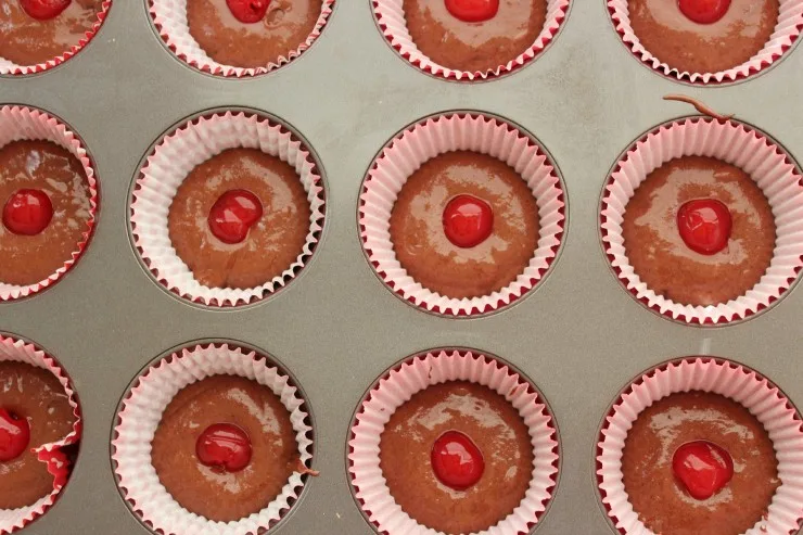  Capture all the flavours of Cherry Coke with these scrumptious Cherry Coke Cupcakes!