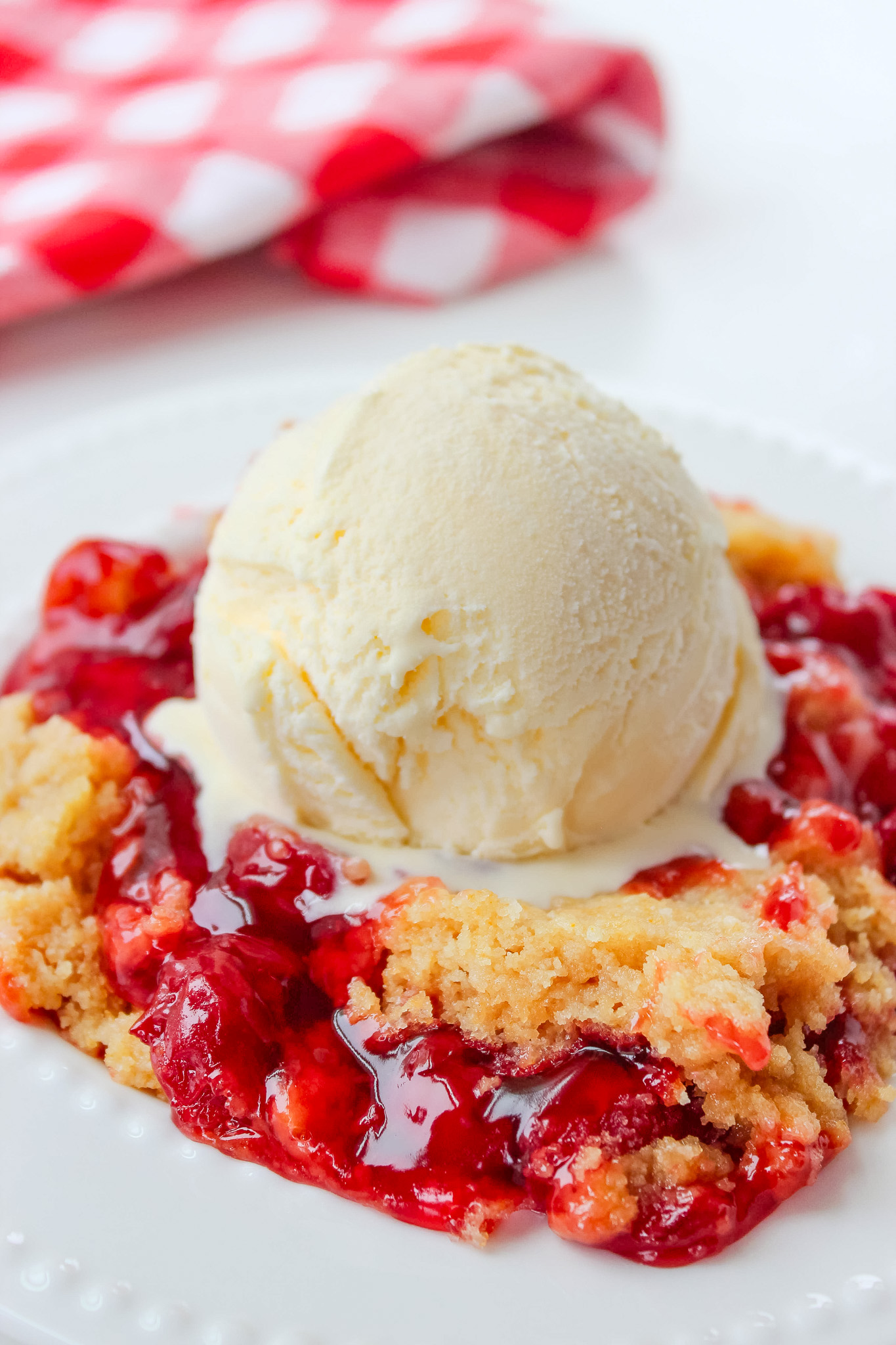 Slow Cooker Cherry Dump Cake