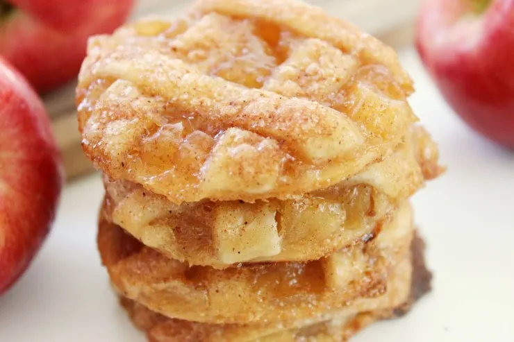 These apple pie cookies are a bite size dessert with all the flavour of apple pie!