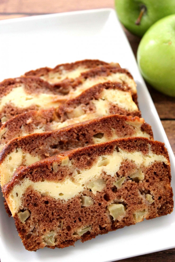 This Apple Cinnamon Cream Cheese Bread is perfect to enjoy with a coffee on a warm autumn day!