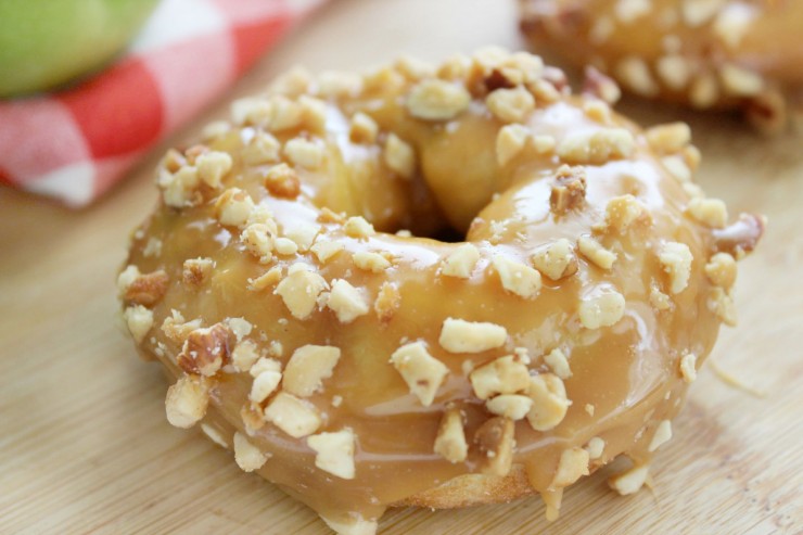 These Caramel Apple Baked Donuts are a perfect fall dessert with a fun spin on the classic caramel apple!