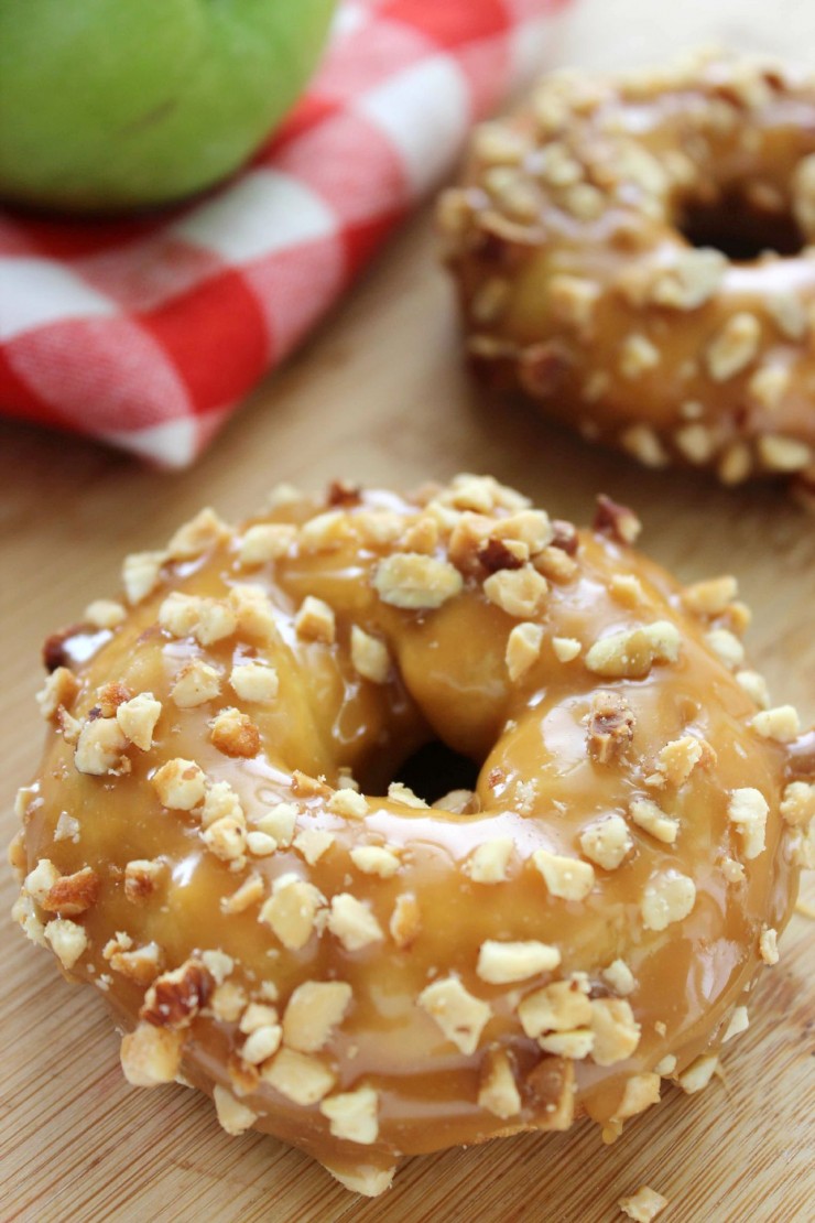 These Caramel Apple Baked Donuts are a perfect fall dessert with a fun spin on the classic caramel apple!