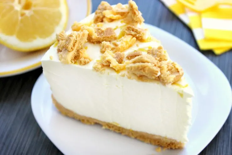 This No Bake Lemon Oreo Cheesecake is full of tangy sweet flavour. It's a dessert all lemon lovers are sure to enjoy. It's a wonderful summer treat!