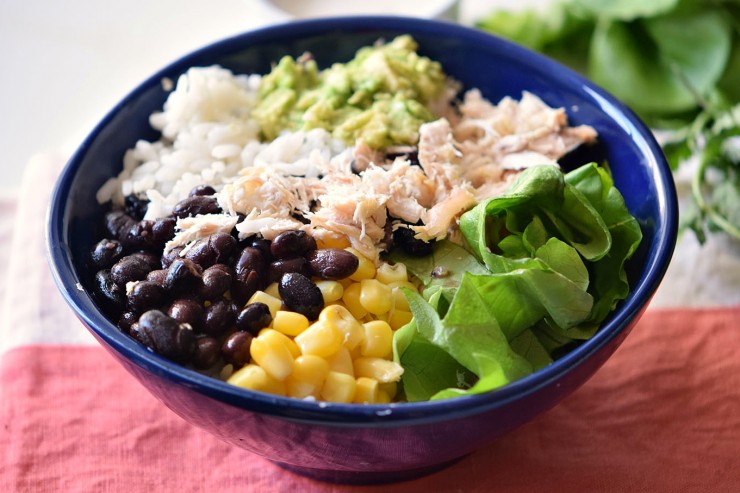 This Burrito bowl is a simple and nourishing lunch idea. Filled with fresh ingredients and plenty of flavour, this lunch bowl is sure to be a hit!