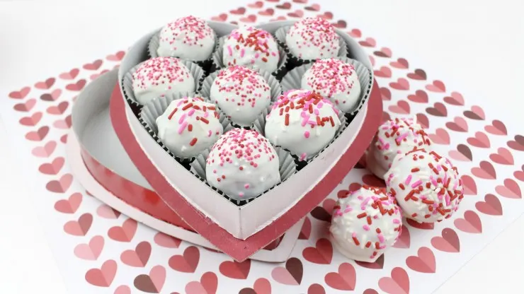  These Red Velvet Oreo Truffles feature a delicious red velvet oreo cheesecake filling enrobed in white chocolate. They are a perfect Valentine's Day treat for your sweetie!