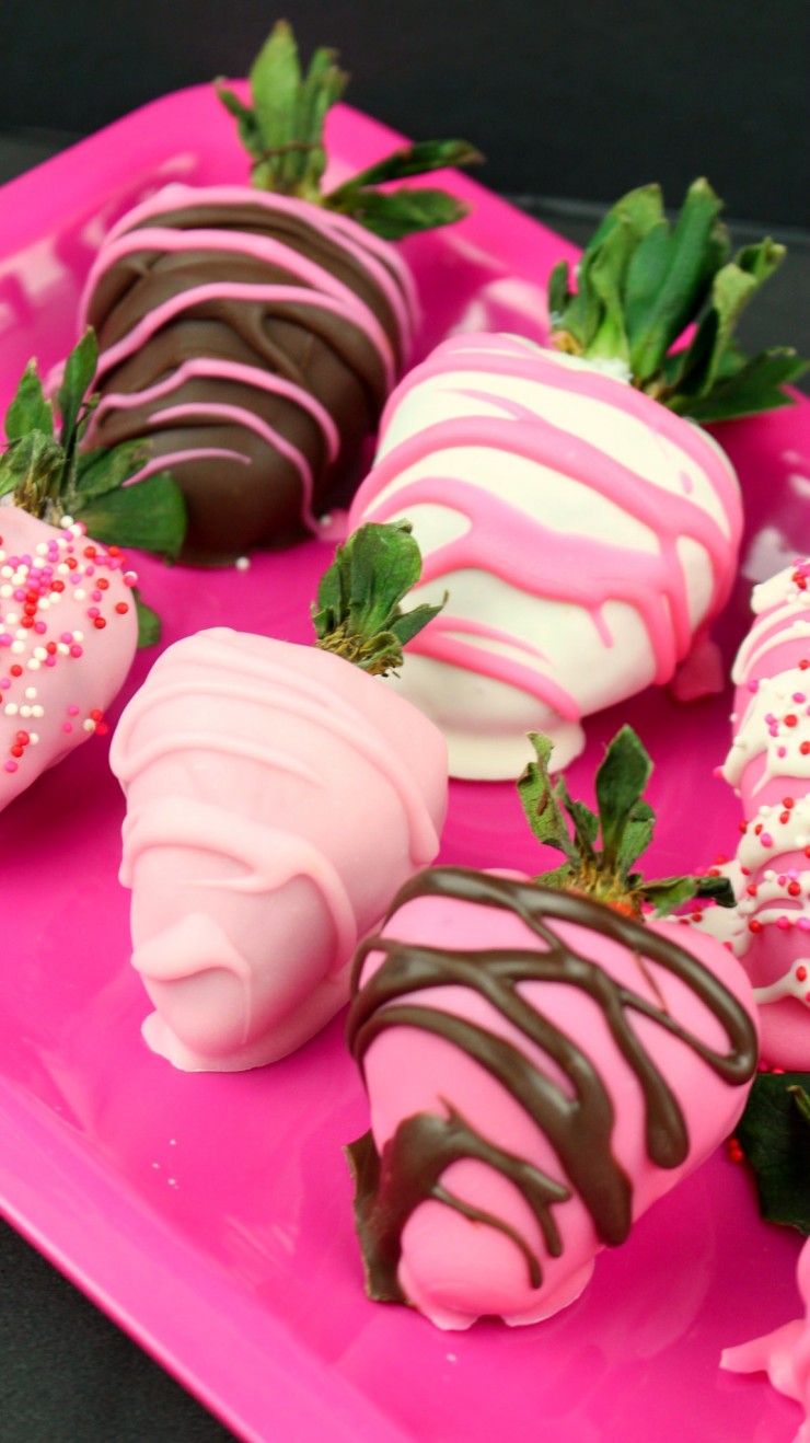  Chocolate Covered Strawberries are a Valentine's Day classic. This Valentine's Day Chocolate Covered Strawberries recipe is an easy way to make this romantic and pretty treat at home.