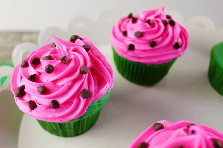 These Watermelon Cupcakes are so easy to make and they are super cute. Perfect for any backyard summer party or barbecue. Your family, friends and neighbours are sure to love these adorable cupcakes!