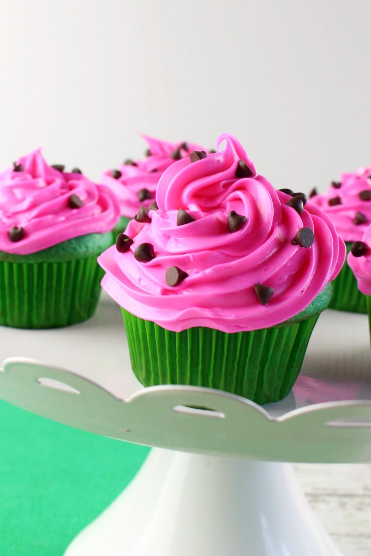 These Watermelon Cupcakes are so easy to make and they are super cute. Perfect for any backyard summer party or barbecue. Your family, friends and neighbours are sure to love these adorable cupcakes!