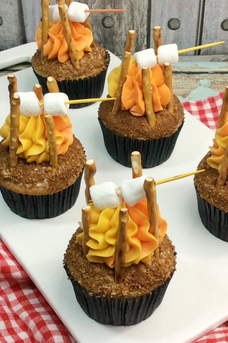 These Camp Fire Cupcakes are a fun summer treat. What an adorable dessert for a camping trip or camping themed party. 