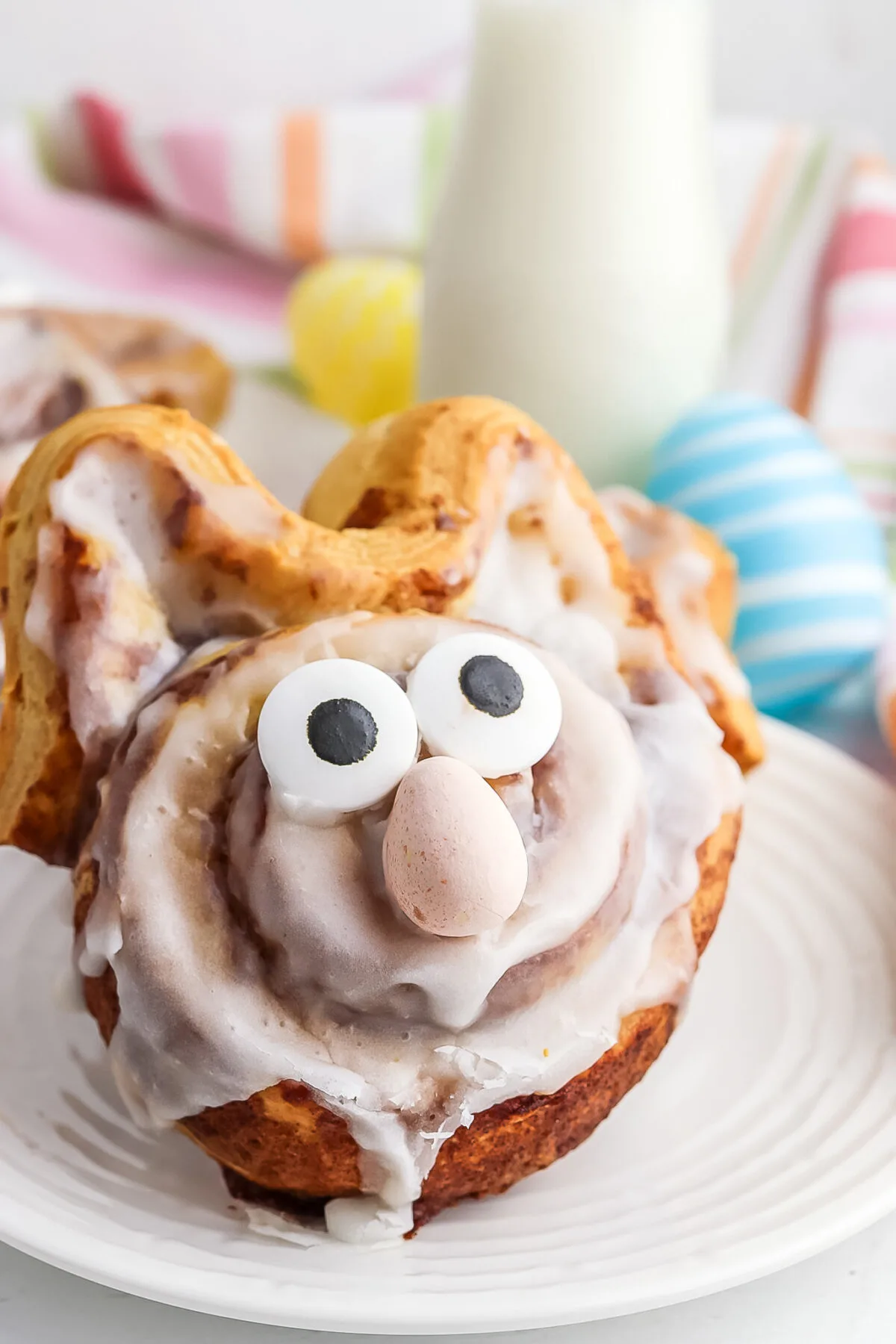 Delicious and fun Easter bunny cinnamon rolls made with canned cinnamon rolls. This easy recipe can be made in a jiffy for Easter brunch!