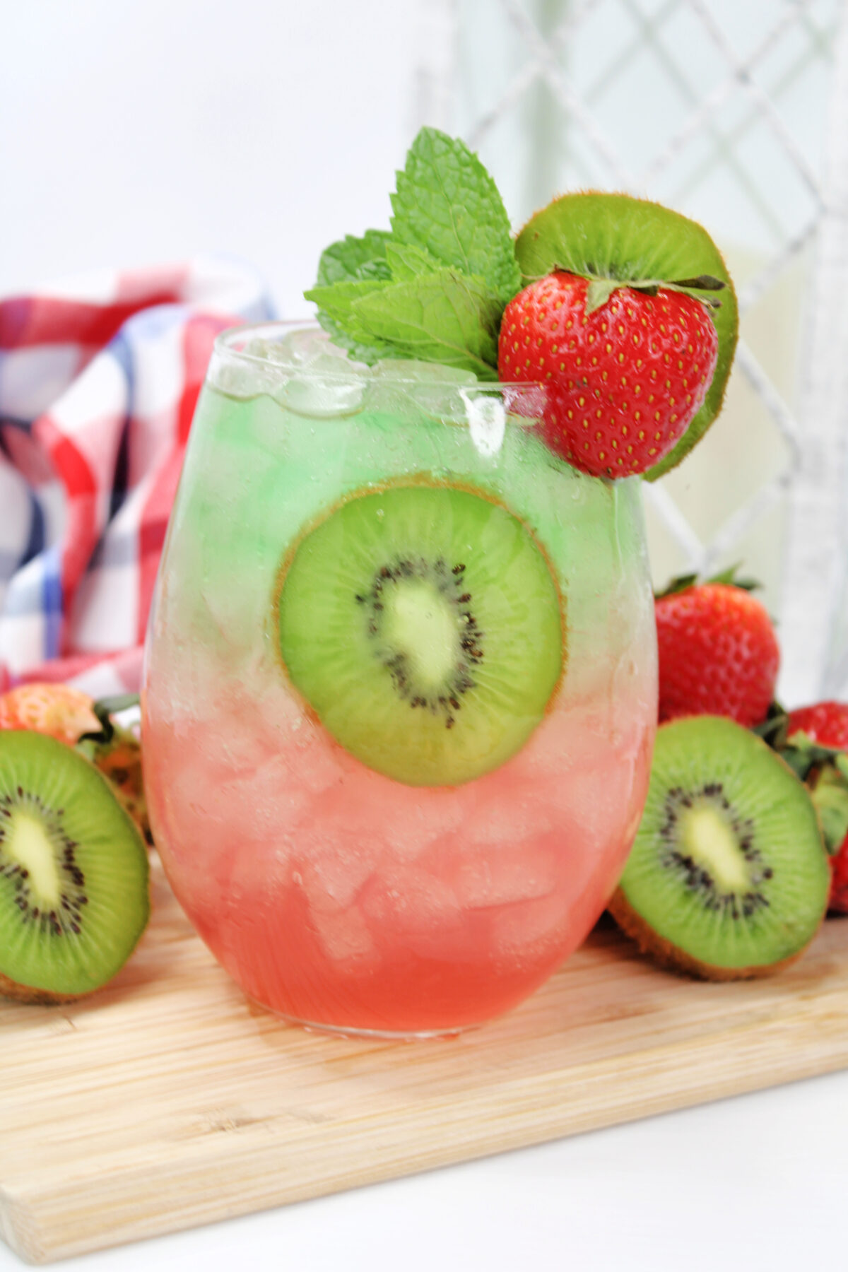 Looking for a refreshing drink to cool down with this summer? Check out this strawberry kiwi cocktail recipe, it's perfect for any occasion!