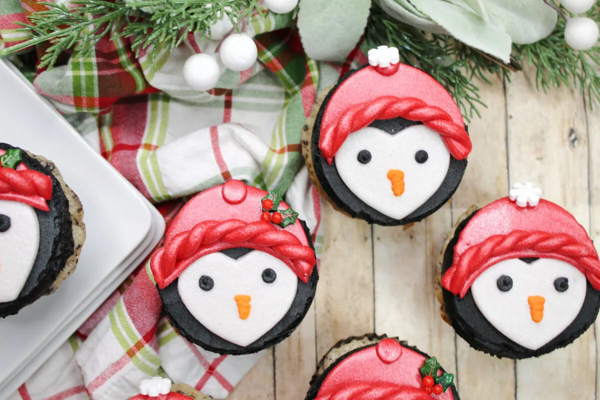 Learn how to make these fun and adorable penguin cupcakes that are perfect for Christmas, winter or holiday parties.