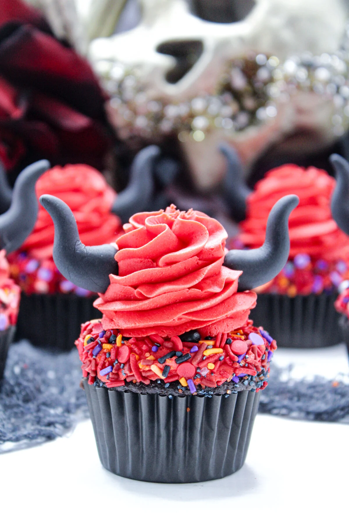 Get into the spirit of Halloween with this wickedly delicious recipe! Spooky and sweet, these devil cupakes will be a hit for Halloween.