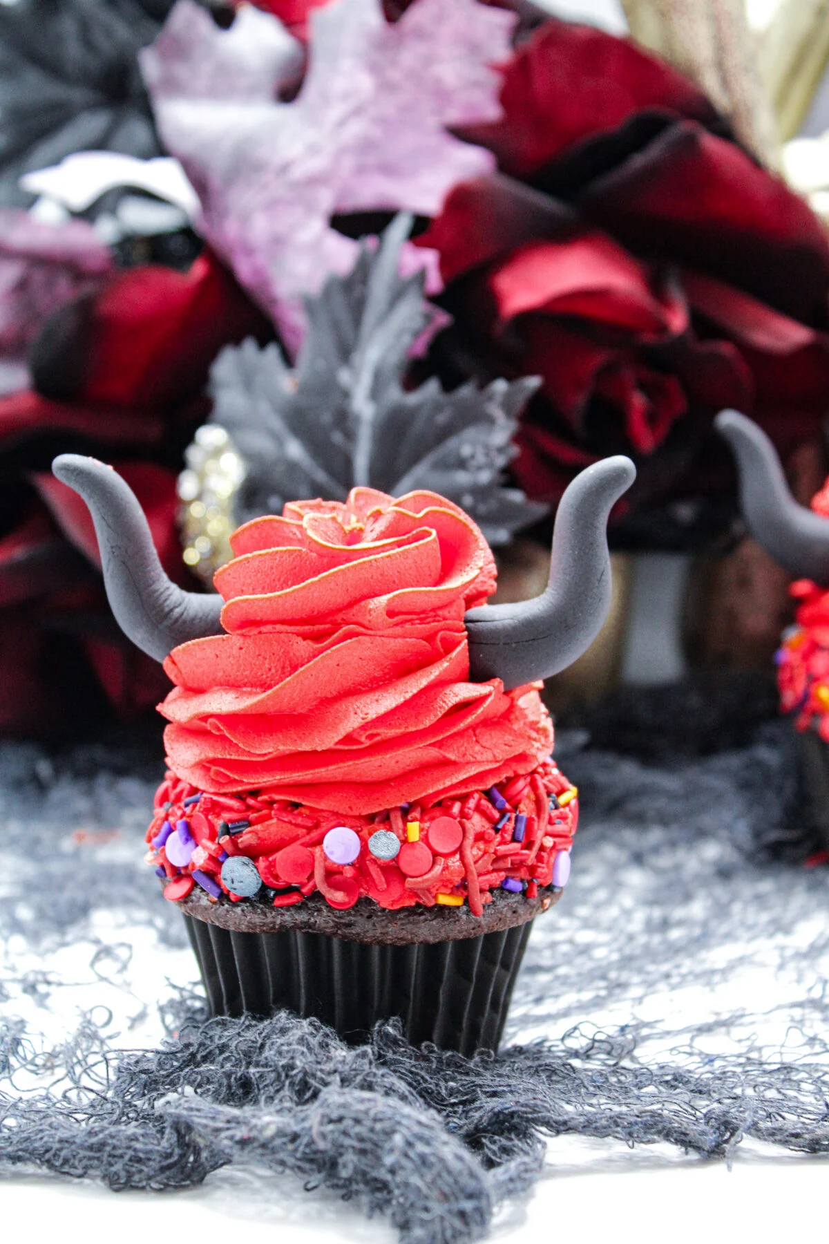 Get into the spirit of Halloween with this wickedly delicious recipe! Spooky and sweet, these devil cupakes will be a hit for Halloween.