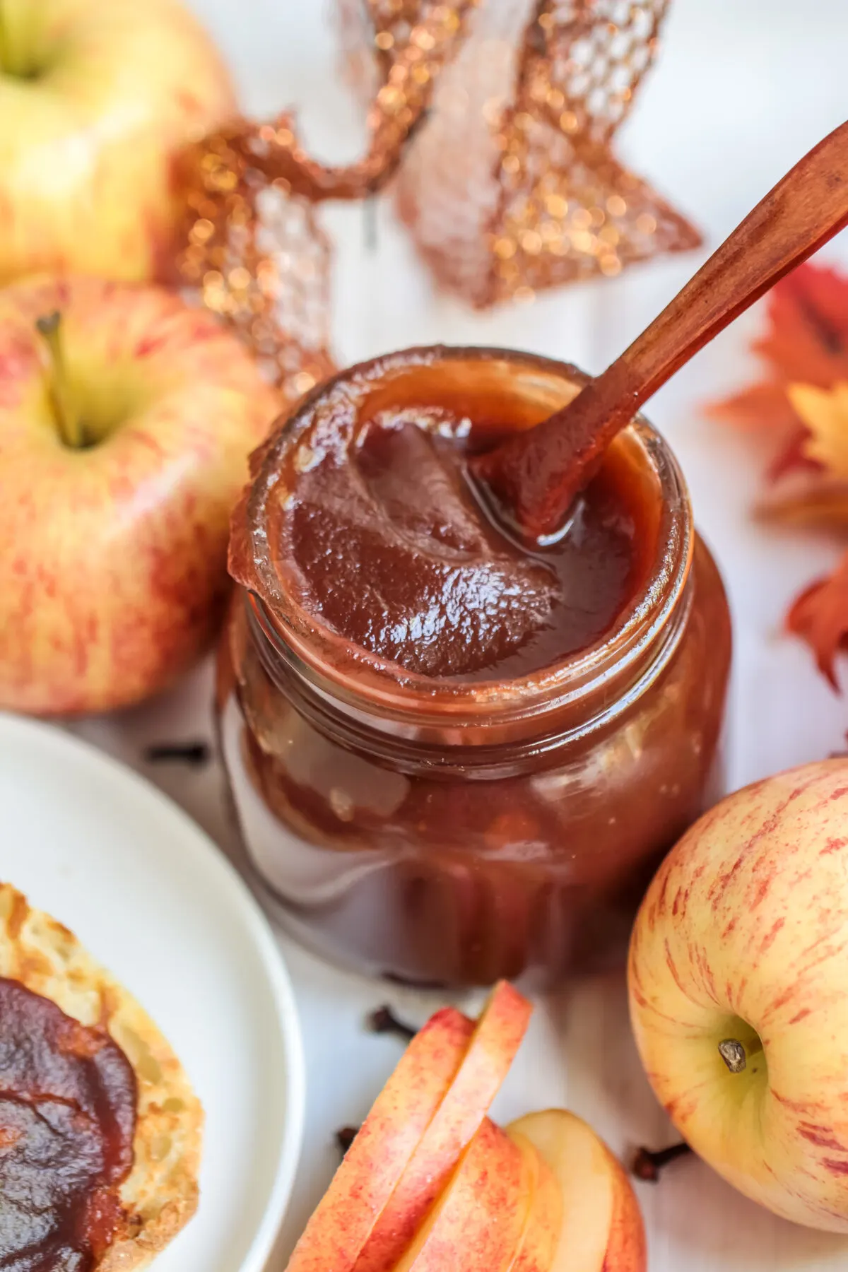 Don't wait all day to make your own tasty apple butter! With this easy Instant Pot recipe, you can get the perfect flavour in no time.