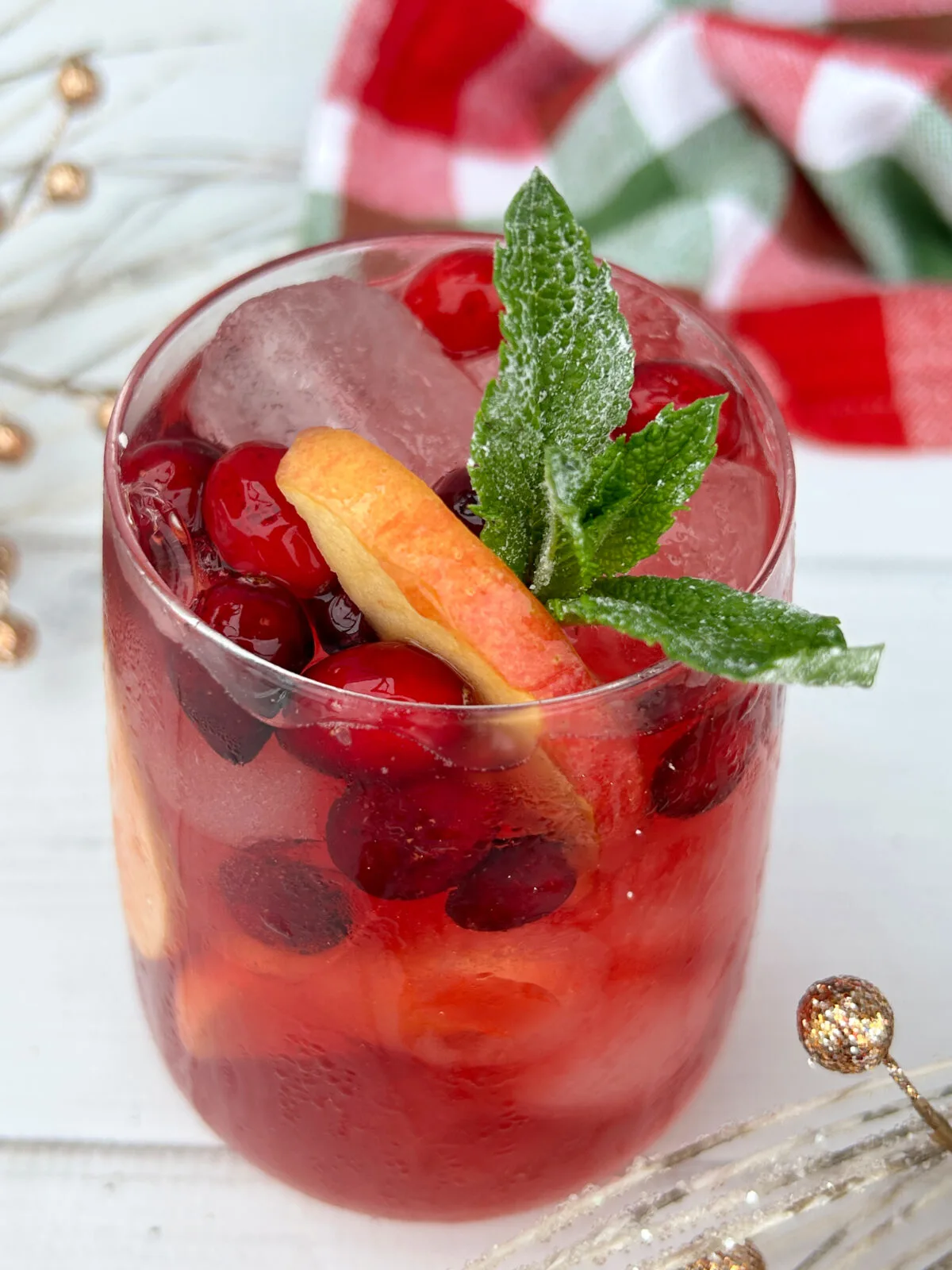 Looking for a perfect festive drink to serve this holiday season? Check out this easy, delicious recipe for Christmas bourbon punch!