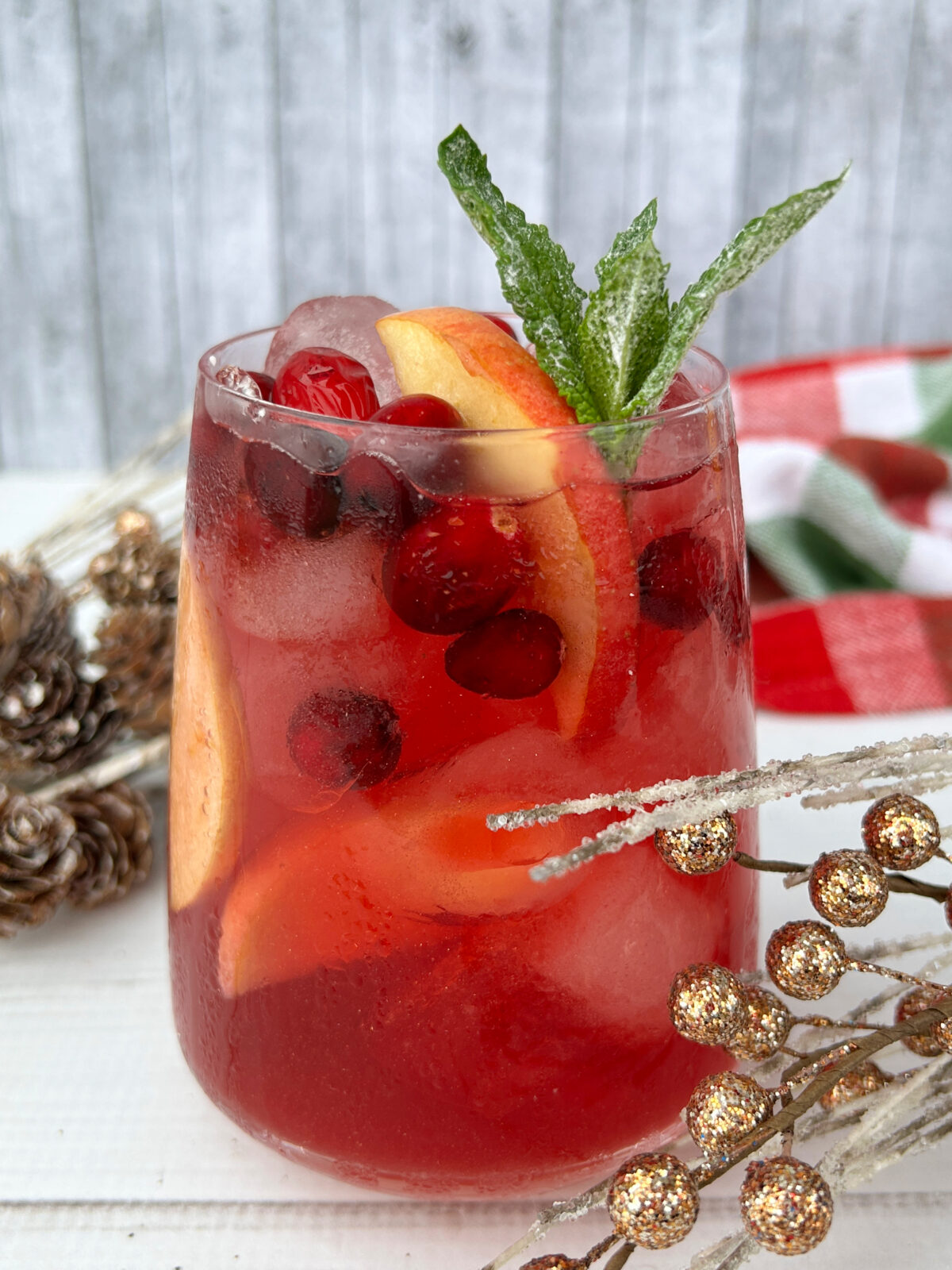 Looking for a perfect festive drink to serve this holiday season? Check out this easy, delicious recipe for Christmas bourbon punch!