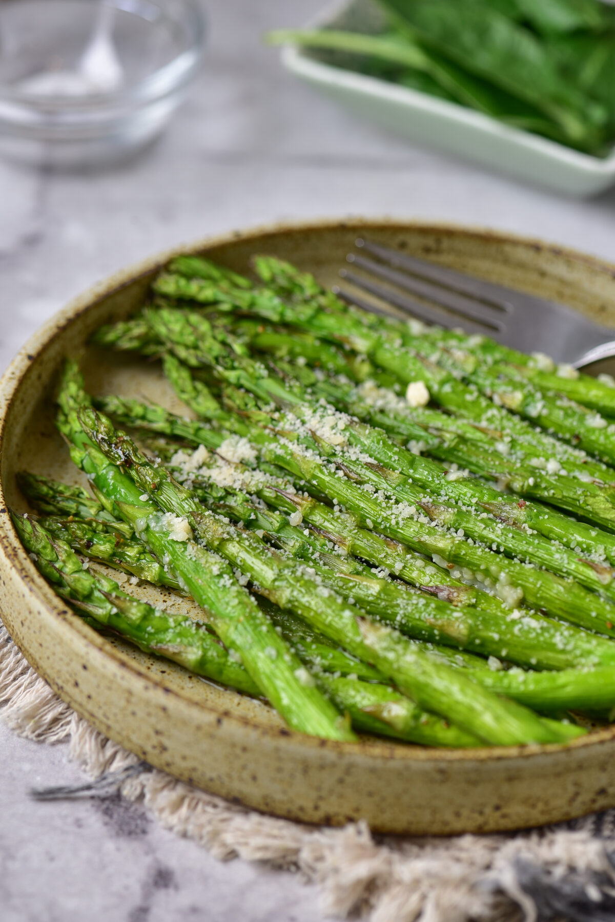 Enjoy perfect air fryer asparagus with our easy recipe for crisp, golden, and tasty asparagus. It's the ideal side dish for any occasion.