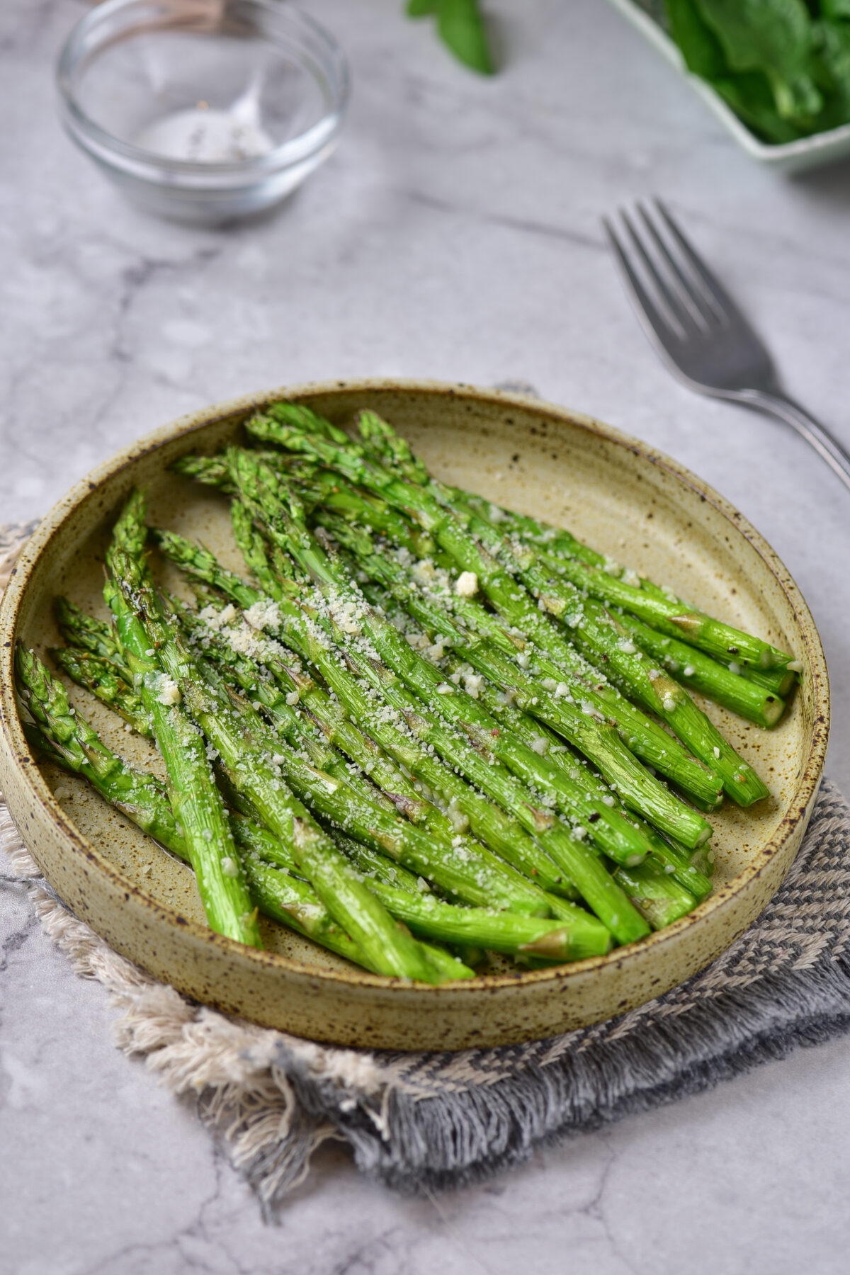 Enjoy perfect air fryer asparagus with our easy recipe for crisp, golden, and tasty asparagus. It's the ideal side dish for any occasion.